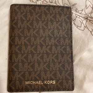 Michael kors passport holder